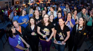 Photo gallery: Students howl for world record