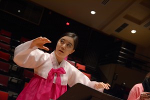 Visiting conductor works with Chamber Choir