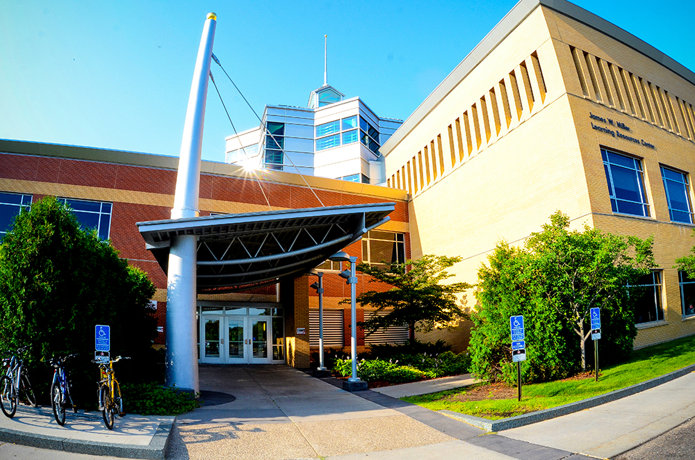Library assists St. Cloud patrons during city library’s closure St