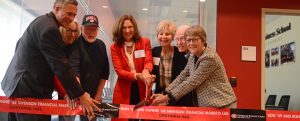 HBS dedicates Ron ’69 and Bonnie ’68 Swenson Financial Markets Lab