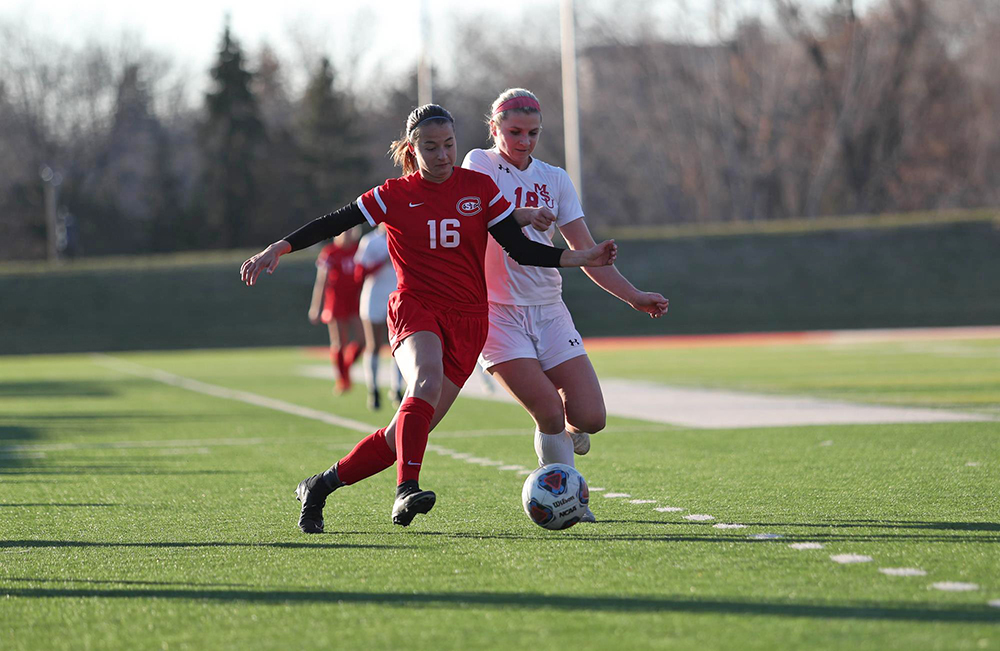 Sara Magno dribbles the ball past her opponent