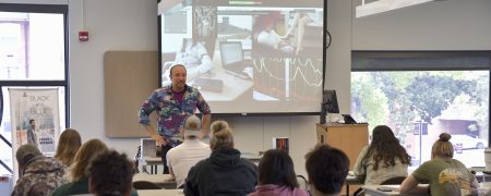 Forensic psychologist, alumnus pays visit to Criminal Justice students