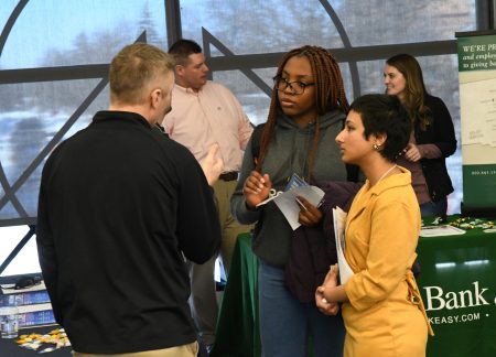 Students interact with Minnesota's largest employers during 2023 Diversity Job and Internship Fair